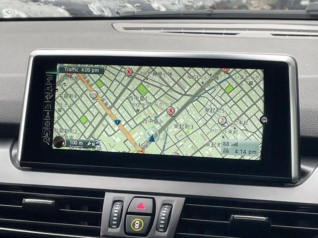 �������i�r:��̊��̂���i�r�́A����������ԓ������o���Ă���܂��BBluetooth�Đ��ȂǃI�[�f�B�I�@�\���[�����Ă���܂��̂ŁA�^�]�����y���߂܂���