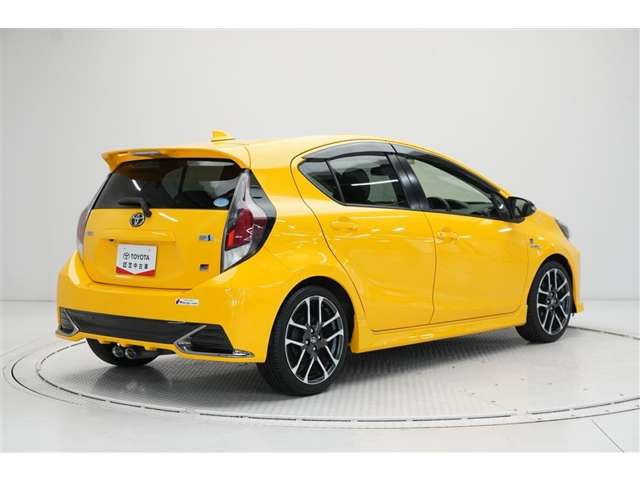 アクア1.5 G GRスポーツ・17インチパッケージ