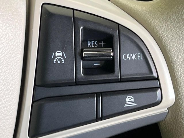 【アダプティブクルーズコントロール】高速道路での長距離走行が楽に!!自動で速度を保つクルーズコントロールが、衝突軽減システムと連携し、前方の車両を感知して車間を保つように速度調節してくれます!!