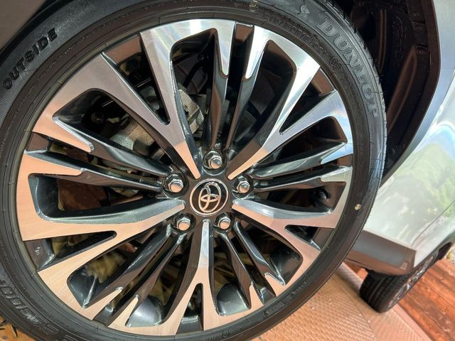 �y����18�C���`�A���~�z�C�[���z�O�ςɃ}�b�`���������A���~�z�C�[���𑕒����Ă���܂��B�e��ЊO�A���~�z�C�[����A�X�^�b�h���X�^�C�����戵�����Ă���܂��B���񂲑��k����������