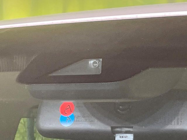 �y�g���^�Z�[�t�e�B�Z���X�z���s���ɑO���̎ԗ�����F�����A�Փ˂������Ȏ��͌x��ƃu���[�L�ŏՓˉ���Ɣ�Q�y�����A�V�X�g�B�����S�Ƀh���C�u�����y���݂��������܂��B