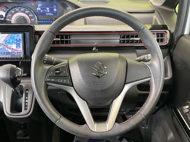 【ステアリングスイッチ】運転中、前方から目線をそらすことなく、オーディオ等の操作が可能な便利機能!安心&快適なドライブを演出してくれます♪