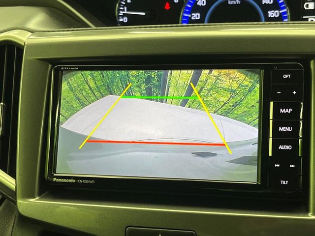【バックカメラ】駐車時に後方がリアルタイム映像で確認できます。大型商業施設や立体駐車場での駐車時や、夜間のバック時に大活躍!運転スキルに関わらず、今や必須となった装備のひとつです!