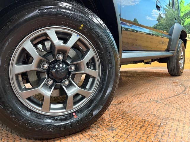 【純正アルミホイール】外観にマッチした純正アルミホイールを装着しております。各種社外アルミホイールや、スタッドレスタイヤも取扱いしております。是非ご相談ください♪