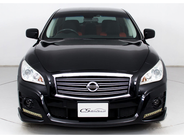 禁煙車です!室内は嫌なニオイも無く、すごく綺麗な状態です!禁煙車・・特にセダンタイプのお車では少ないですよね!!タバコのニオイが苦手なお客様必見です!快適にご乗車頂けます!!