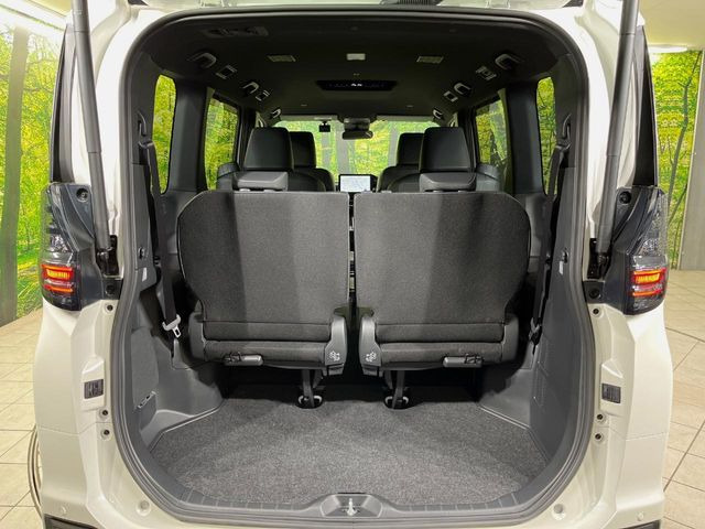 ���i�̂���������ʋ΁A���}���ɏ\���ȉ׎��X�y�[�X���m�ۂ��Ă���܂��B�Z�J���h�V�[�g��|���ƁA�傫�ȉו��̐ύڂ��\�ł���