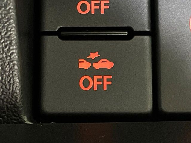 �y�X�Y�L �Z�[�t�e�B�T�|�[�g�z���s���ɑO���̎ԗ�����F�����A�Փ˂������Ȏ��͌x��ƃu���[�L�ŏՓˉ���Ɣ�Q�y�����A�V�X�g�B�����S�Ƀh���C�u�����y���݂��������܂��B