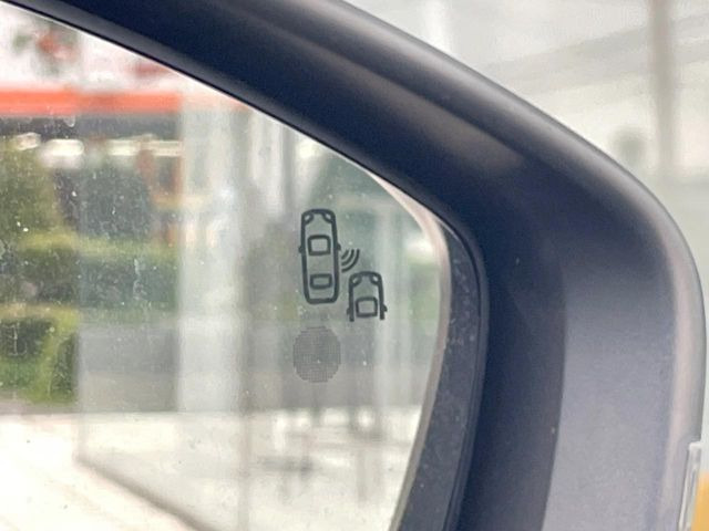 ●ブラインドアシストセンサー:視角からの車を感知し、ドライバーが車線変更を行う際に、警告音と共に注意を促してくれる安全支援機能です!
