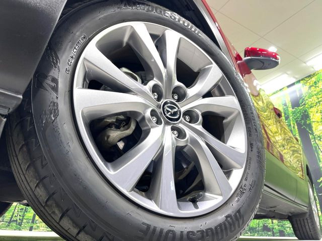 �y����18�C���`�A���~�z�C�[���z�O�ςɃ}�b�`���������A���~�z�C�[���𑕒����Ă���܂��B�e��ЊO�A���~�z�C�[����A�X�^�b�h���X�^�C�����戵�����Ă���܂��B���񂲑��k����������