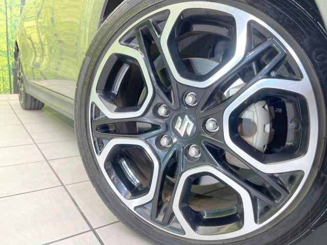 �y����17�C���`�A���~�z�C�[���z�O�ςɃ}�b�`���������A���~�z�C�[���𑕒����Ă���܂��B�e��ЊO�A���~�z�C�[����A�X�^�b�h���X�^�C�����戵�����Ă���܂��B���񂲑��k����������