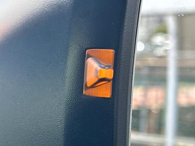 �y�����r�[�N���f�B�e�B�N�V�����z���s���A�h�A�~���[�̎��p�ɂȂ�₷���ӏ��Ɍ㑱�Ԃ��ڋ߂���ƃT�C�h�~���[�t�߂Ɍx����\���A�h���C�o�[�ɒ��ӊ��N�ƁA����̍ۂ̓n���h��������A�V�X�g�����܂��B