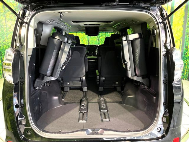 ���i�̂���������ʋ΁A���}���ɏ\���ȉ׎��X�y�[�X���m�ۂ��Ă���܂��B�Z�J���h�V�[�g��|���ƁA�傫�ȉו��̐ύڂ��\�ł���