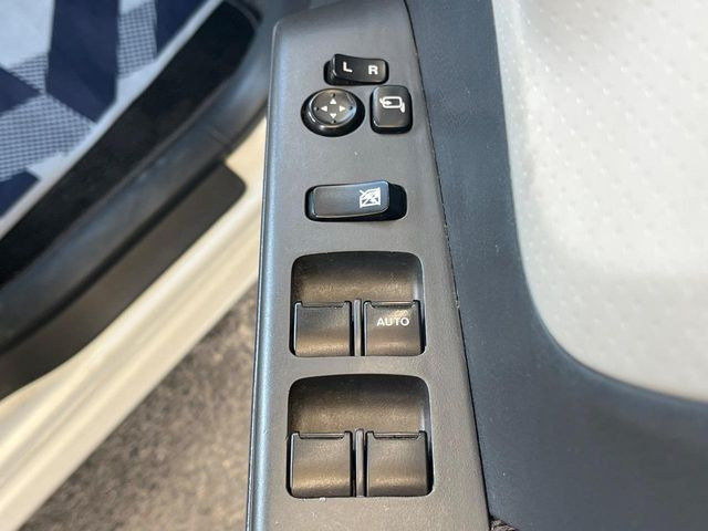 �y�d���i�[�~���[�z�T�C�h�~���[�͓d���i�[���ƂȂ��Ă���A�������ԏ�ł��L�Y�������X�N��}�����܂��B