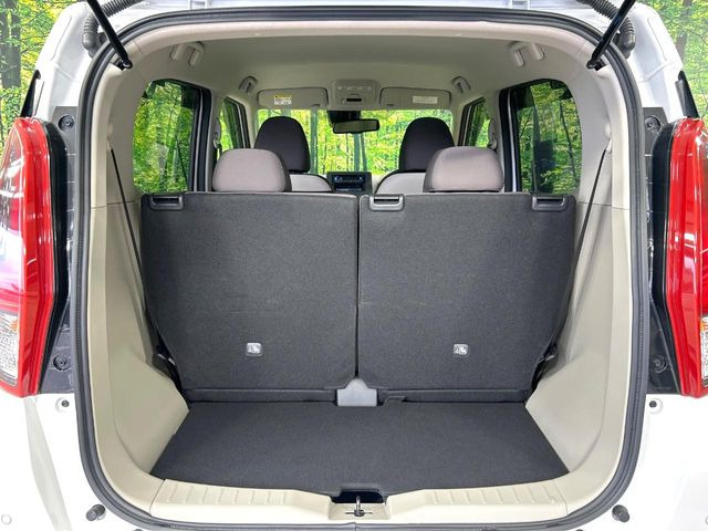 ���i�̂���������ʋ΁A���}���ɏ\���ȉ׎��X�y�[�X���m�ۂ��Ă���܂��B�Z�J���h�V�[�g��|���ƁA�傫�ȉו��̐ύڂ��\�ł���