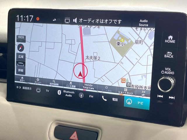 【純正ナビ】人気の純正ナビを装備しております。ナビの使いやすさはもちろん、オーディオ機能も充実!キャンプや旅行はもちろん、通勤や買い物など普段のドライブも楽しくなるはず♪
