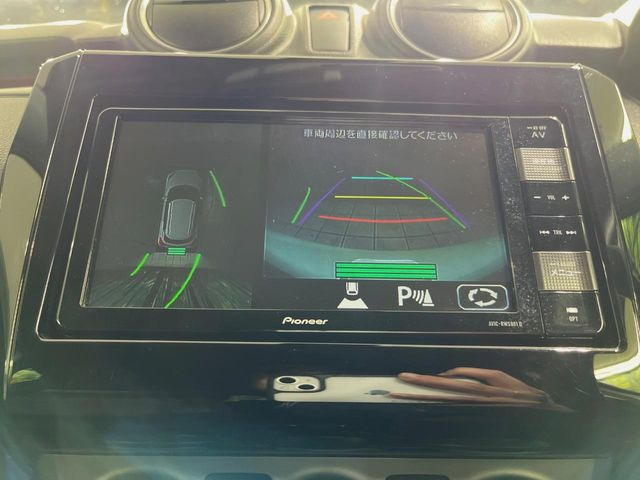 �y�S���ʃ��j�^�[�p�J�����z��p�̃J�����ɂ��A�ォ�猩���낵���悤�Ȏ��_��360�x�N���}�̎��͂��m�F���邱�Ƃ��ł��܂������p�������m�F���₷���A�����ꏊ�ł̐؂�Ԃ��⒓�Ԃ��X���[�Y�ɍs���܂��B