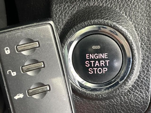 �y�A�N�Z�X�L�[&�v�b�V���X�^�[�g�z�J�o����|�P�b�g�ɓ��ꂽ�܂܂ł��h�A�̎{���E�������\�ȃX�}�[�g�L�[�𑕔��B�G���W���̃I���E�I�t�����J�M�����o���K�v�������A�{�^�����v�b�V�����邾����OK��