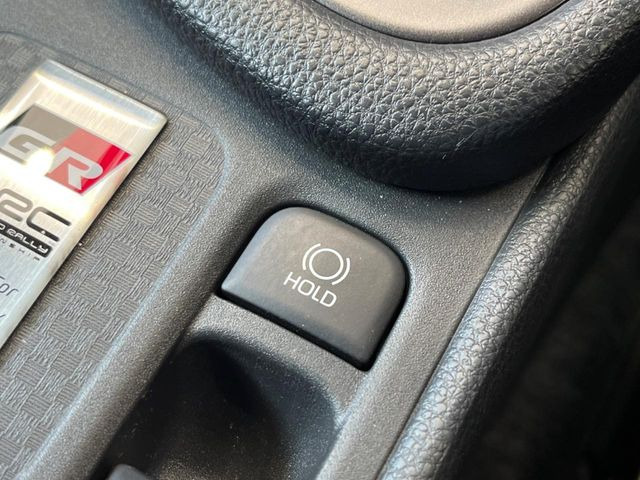 �y�I�[�g�u���[�L�z�[���h�z�M���҂���a�؂Œ�Ԏ��Ƀu���[�L���瑫�𗣂��Ă��A��~��Ԃ�ێ����Ă���܂��B�O�i����Ƃ��̓A�N�Z���𓥂߂Ύ����ŉ��������̂ň��S��X���^�]���y�ɂȂ�܂���