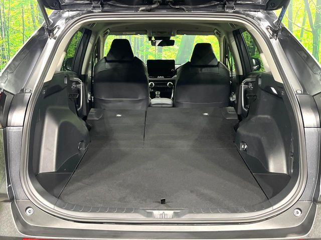 ���i�̂���������ʋ΁A���}���ɏ\���ȉ׎��X�y�[�X���m�ۂ��Ă���܂��B�Z�J���h�V�[�g��|���ƁA�傫�ȉו��̐ύڂ��\�ł���