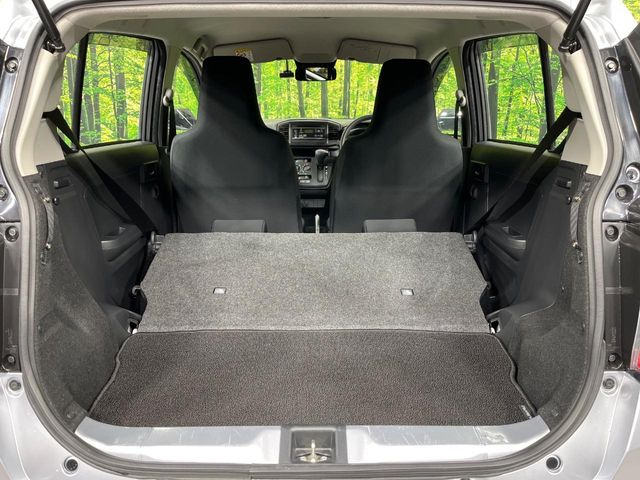 ���i�̂���������ʋ΁A���}���ɏ\���ȉ׎��X�y�[�X���m�ۂ��Ă���܂��B�Z�J���h�V�[�g��|���ƁA�傫�ȉו��̐ύڂ��\�ł���