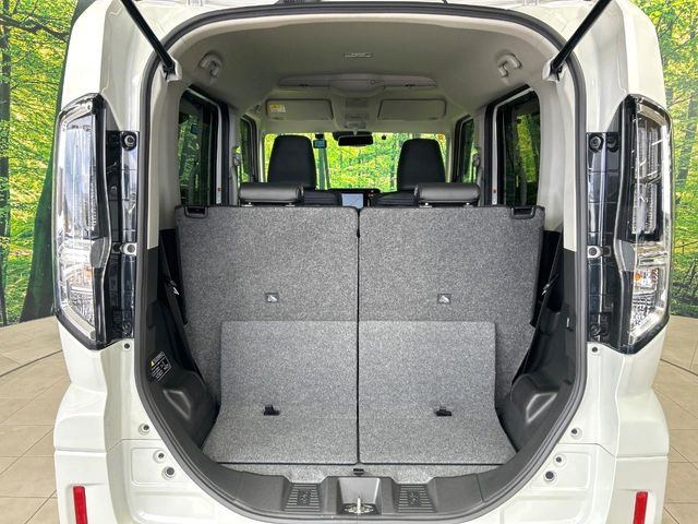 ���i�̂���������ʋ΁A���}���ɏ\���ȉ׎��X�y�[�X���m�ۂ��Ă���܂��B�Z�J���h�V�[�g��|���ƁA�傫�ȉו��̐ύڂ��\�ł���