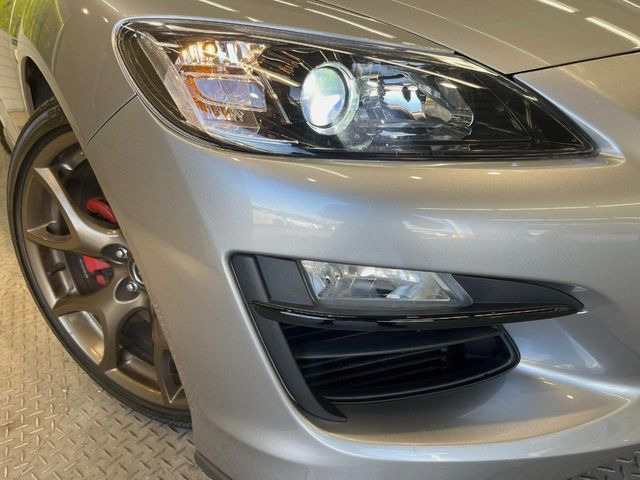 【HIDヘッドライト】非常に明るく前方を照らしてくれるので、悪天候や夜間の走行時も視界良好で安心してお乗りいただけます。