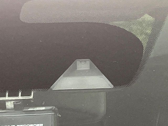 �y�G�}�[�W�F���V�[�u���[�L�z���s���ɑO���̎ԗ�����F�����A�Փ˂������Ȏ��͌x��ƃu���[�L�ŏՓˉ���Ɣ�Q�y�����A�V�X�g�B�����S�Ƀh���C�u�����y���݂��������܂��B