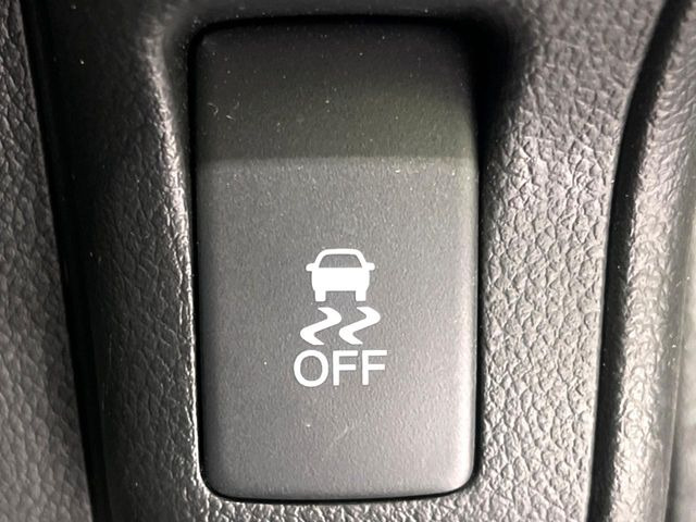 �y������h�~���u�z�ԗ��̉���������m����ƁA�����I�Ɏԗ��̐i�s������ۂ悤�Ɏԗ��𐧌䂵�܂��B�J�̓��ȂǊ���₷���H�ʏ󋵂ł����S�ȉ^�]���\�ł��B