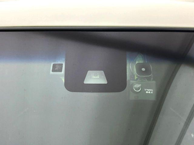 �y�Փˌy���u���[�L�z���s���ɑO���̎ԗ�����F�����A�Փ˂������Ȏ��͌x��ƃu���[�L�ŏՓˉ���Ɣ�Q�y�����A�V�X�g�B�����S�Ƀh���C�u�����y���݂��������܂��B