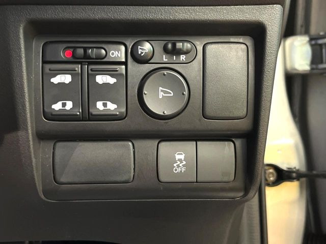 �y�����p���[�X���C�h�h�A�z�X�}�[�g�L�[��^�]�Ȃ̃X�C�b�`�Ō�ȗ����X���C�h�h�A�̊J���\���d��������͂����ăh�A���J����K�v�������A�����Ȃ��q�l�ł��ȒP�ɊJ���߂ł����K�ł���