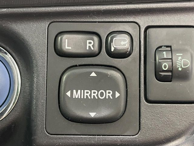 �y�d���i�[�~���[�z�T�C�h�~���[�͓d���i�[���ƂȂ��Ă���A�������ԏ�ł��L�Y�������X�N��}�����܂��B