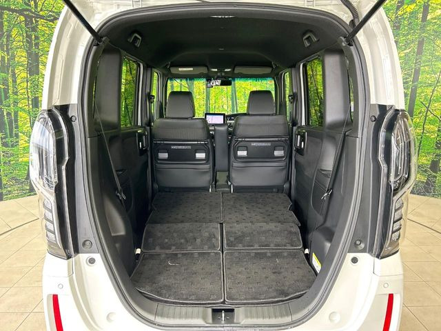 ���i�̂���������ʋ΁A���}���ɏ\���ȉ׎��X�y�[�X���m�ۂ��Ă���܂��B�Z�J���h�V�[�g��|���ƁA�傫�ȉו��̐ύڂ��\�ł���