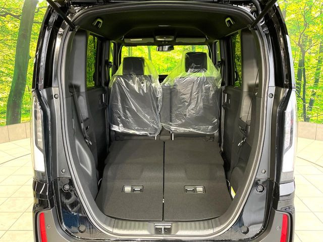 ���i�̂���������ʋ΁A���}���ɏ\���ȉ׎��X�y�[�X���m�ۂ��Ă���܂��B�Z�J���h�V�[�g��|���ƁA�傫�ȉו��̐ύڂ��\�ł���