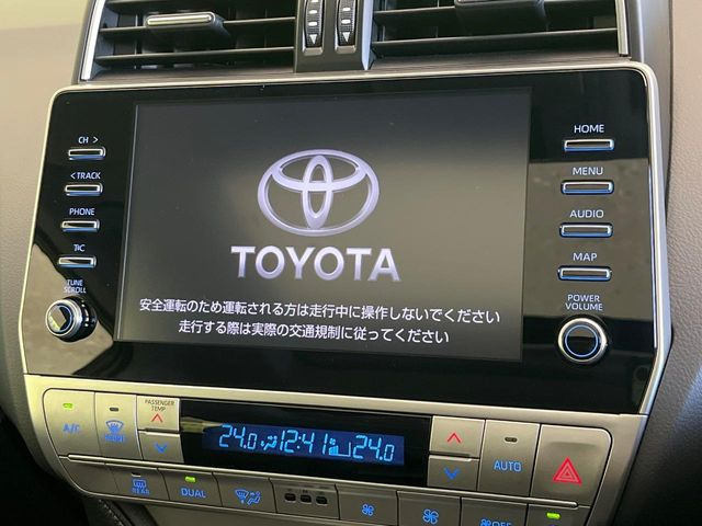 【純正ナビ】人気の純正ナビを装備しております。ナビの使いやすさはもちろん、オーディオ機能も充実!キャンプや旅行はもちろん、通勤や買い物など普段のドライブも楽しくなるはず♪