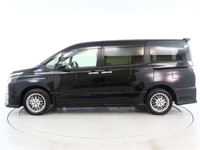 ヴォクシー1.8 ハイブリッド ZS 煌III