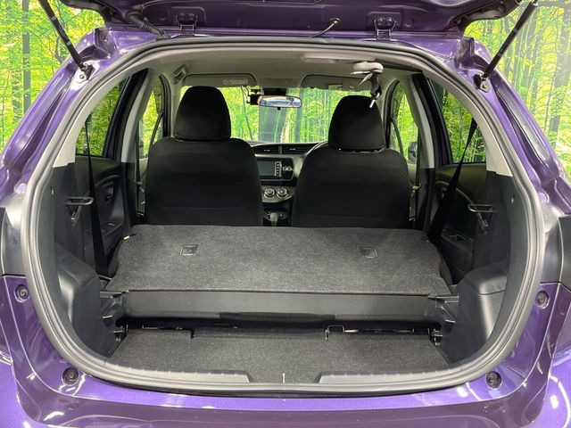 後席を格納すると、これだけの広さが!シーンに合わせたシートアレンジで、大きな荷物も積むことが出来ます♪