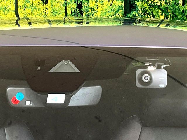 �y�X�}�[�g�u���[�L�T�|�[�g�z���s���ɑO���̎ԗ�����F�����A�Փ˂������Ȏ��͌x��ƃu���[�L�ŏՓˉ���Ɣ�Q�y�����A�V�X�g�B�����S�Ƀh���C�u�����y���݂��������܂��B