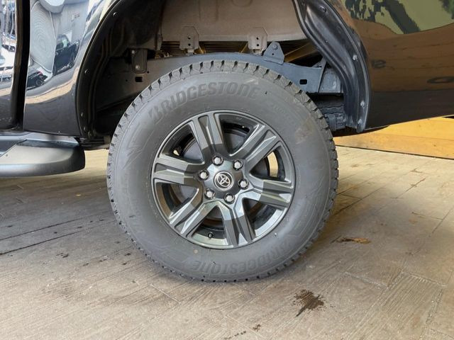 �y����17�C���`�A���~�z�C�[���z�O�ςɃ}�b�`���������A���~�z�C�[���𑕒����Ă���܂��B�e��ЊO�A���~�z�C�[����A�X�^�b�h���X�^�C�����戵�����Ă���܂��B���񂲑��k����������