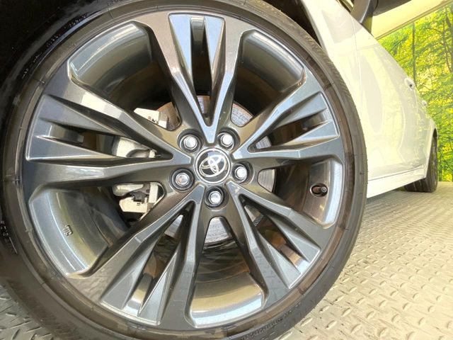 【純正アルミ17インチホイール】外観にマッチした純正アルミホイールを装着しております。各種社外アルミホイールや、スタッドレスタイヤも取扱いしております。是非ご相談ください♪