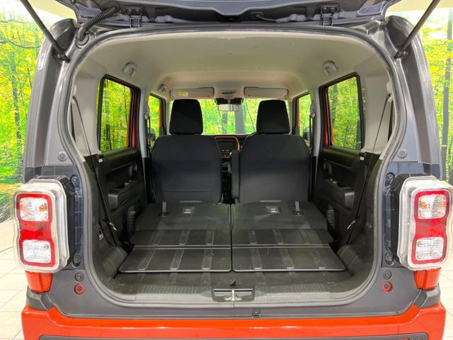 ���i�̂���������ʋ΁A���}���ɏ\���ȉ׎��X�y�[�X���m�ۂ��Ă���܂��B�Z�J���h�V�[�g��|���ƁA�傫�ȉו��̐ύڂ��\�ł���