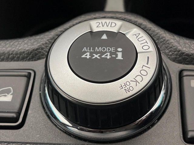 �y�I�[�����[�h4&times;4�z2WD/4WD���[�h����y�ɐ؂�ւ��\�B�R��d����2WD�A�X�^�b�N���ɖ𗧂�LOCK�AAUTO���[�h�ł�4WD�̔z���������Œ������A�H�ʏ󋵂��킸���肵��������T�|�[�g�B