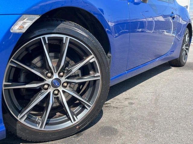 �y����17�C���`�A���~�z�C�[���z�O�ςɃ}�b�`���������A���~�z�C�[���𑕒����Ă���܂��B�e��ЊO�A���~�z�C�[����A�X�^�b�h���X�^�C�����戵�����Ă���܂��B���񂲑��k����������