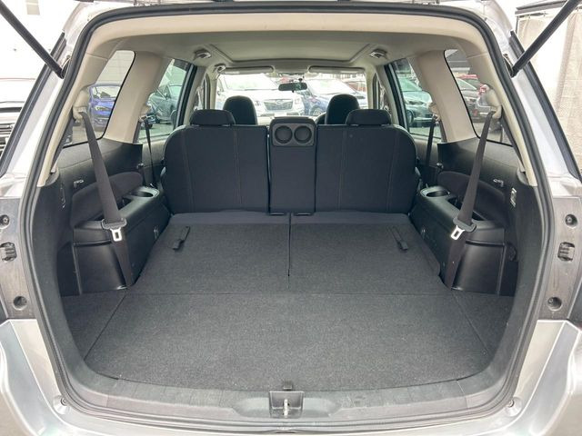 ���i�̂���������ʋ΁A���}���ɏ\���ȉ׎��X�y�[�X���m�ۂ��Ă���܂��B�Z�J���h�V�[�g��|���ƁA�傫�ȉו��̐ύڂ��\�ł���