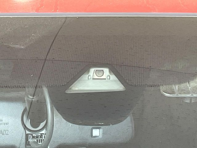 �y�z���_�Z���V���O�z���s���ɑO���̎ԗ�����F�����A�Փ˂������Ȏ��͌x��ƃu���[�L�ŏՓˉ���Ɣ�Q�y�����A�V�X�g�B�����S�Ƀh���C�u�����y���݂��������܂��B