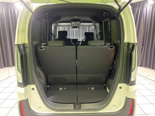 普段のお買い物や通勤、送迎等に十分な荷室スペースを確保しております。セカンドシートを倒すと、大きな荷物の積載も可能です♪