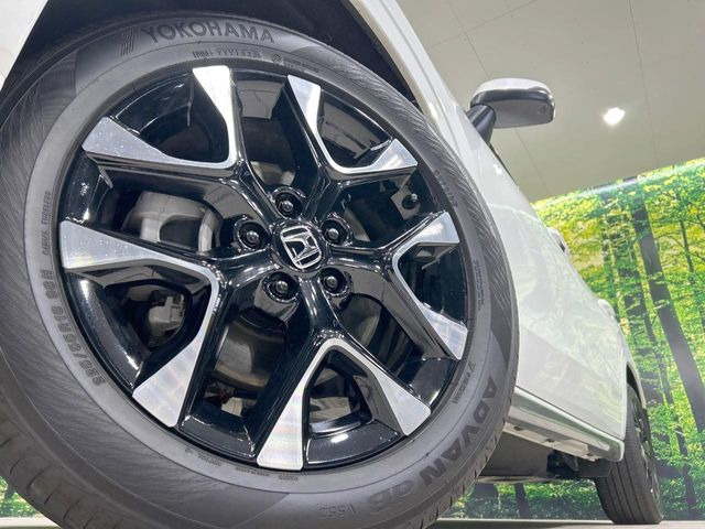 �y����18�C���`�A���~�z�C�[���z�O�ςɃ}�b�`���������A���~�z�C�[���𑕒����Ă���܂��B�e��ЊO�A���~�z�C�[����A�X�^�b�h���X�^�C�����戵�����Ă���܂��B���񂲑��k����������