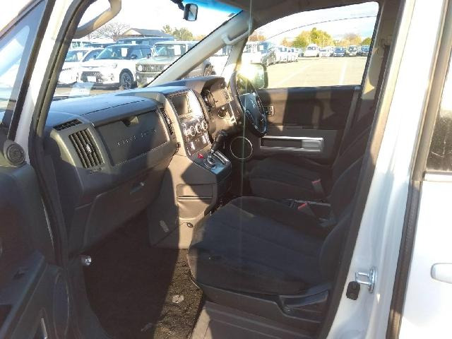 デリカD:52.4 G ナビパッケージ 4WD