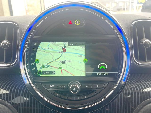 ��MINI�����i�r:��̊��̂���i�r�́A����������ԓ������o���Ă���܂��BBluetooth�Đ��ȂǃI�[�f�B�I�@�\���[�����Ă���܂��̂ŁA�^�]�����y���߂܂���