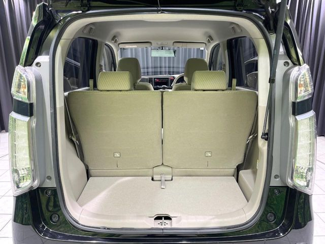 ���i�̂���������ʋ΁A���}���ɏ\���ȉ׎��X�y�[�X���m�ۂ��Ă���܂��B�Z�J���h�V�[�g��|���ƁA�傫�ȉו��̐ύڂ��\�ł���