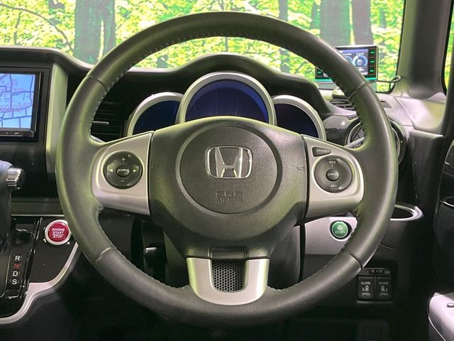 �y�����v�����X�e�A�����O�z�㎿�Ȋv���g�p���邱�ƂŁA��ɂ����������݂ƂĂ��^�]���₷���n���h���ł���